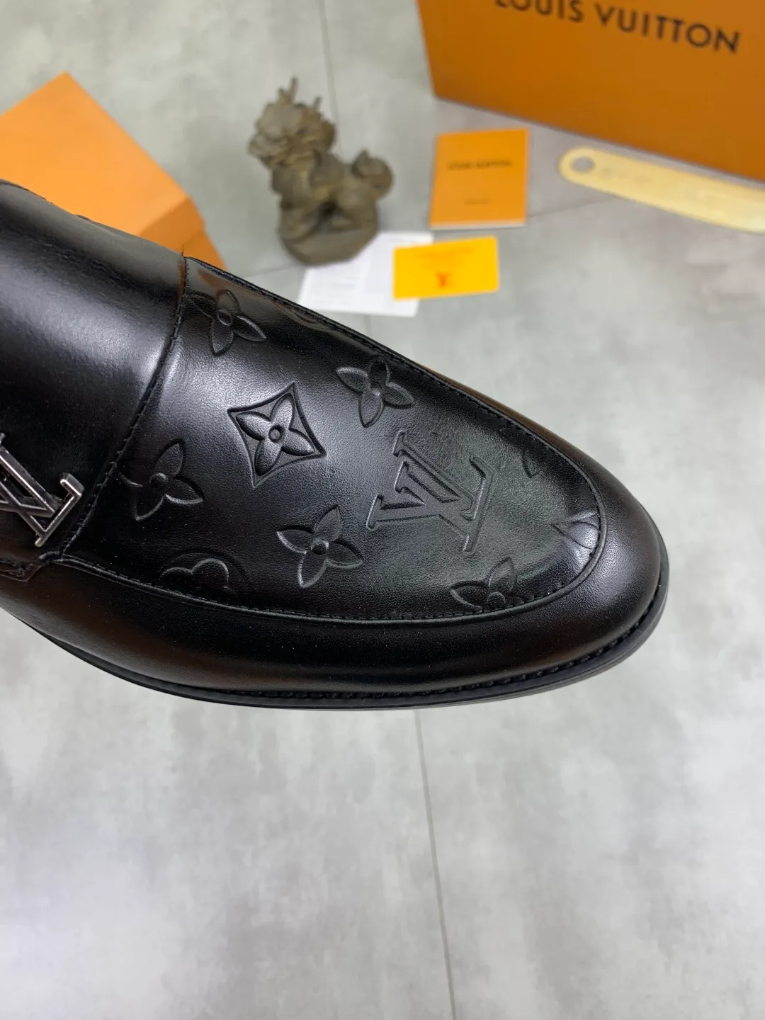 Men's Men's Shoes 💰P420 [New Style] 💰Yangli💎💎💎[Louis Vuitton] LV high-end men's formal business leather shoes, original order 1:1! Original imported calfskin, original metal buckle, imported sheepskin lining for feet, original outsole, men's shoe size: 39-45 (38.46 customized) black optional